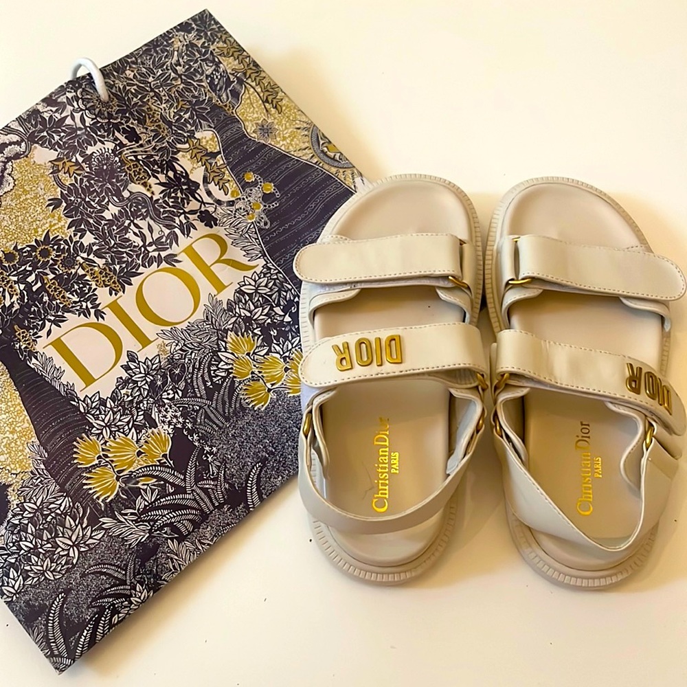 DIORACT SANDAL Beige in lamb skin. Size 37. NEW.